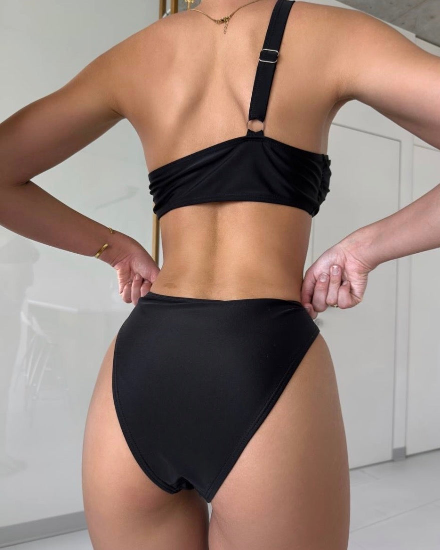 Asimetrični bikini 04